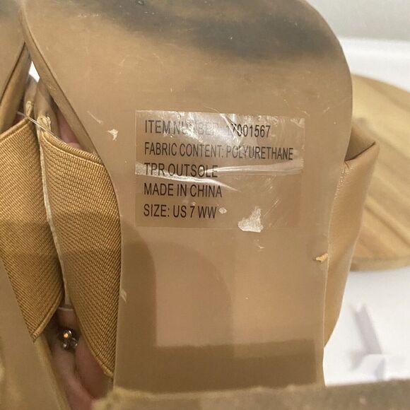 Torrid Womens New Beige Chunky Heel Y2K 90s Thong Heel Sandals Size 7 WW - Picture 8 of 12